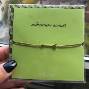 Stella and Dot Gold Arrow Bracelet